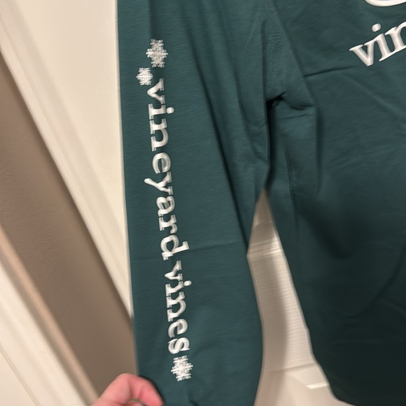 Brand New Women’s Long Sleeve Santa Whale Graphic Tee - Picture 2 of 5